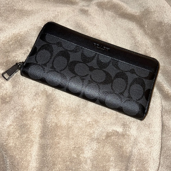 coach large wallet - Picture 2 of 11